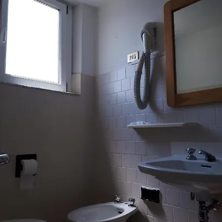 Laurin 3* ليدو دي كامايوري